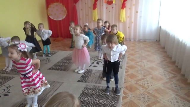 Поздравление с Днем матери воспитанников группы "Бельчата" смотреть онлайн