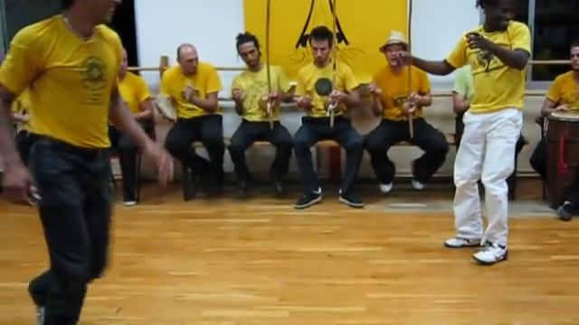 Contramestre Gato Preto e Contramestre Pezao, capoeira angola смотреть онлайн