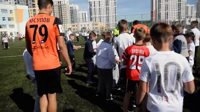 Урок футбола в школе № 23. Екатеринбург смотреть онлайн