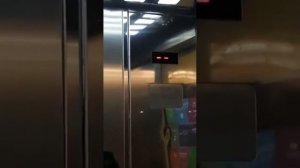 застряли в лифте полное видео выключился свет?!!?!