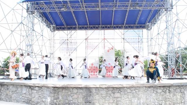 Киевский вальс 2013 Лицей №142 смотреть онлайн