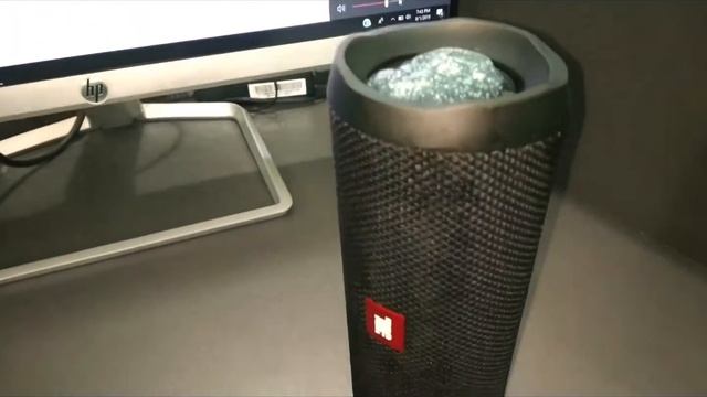 JBL FLIP 4 VS WATER AND SHOWER-GEL.HIGH- BASS TEST -WATER PLAYING GAME . смотреть онлайн