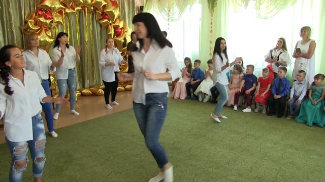 Танец родителей на выпускной детский садик Елочка смотреть онлайн