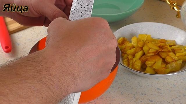 Жареная картошка с яйцами и салом. Что мы делаем, с уже жареной картошкой, если она у нас остаётся. смотреть онлайн