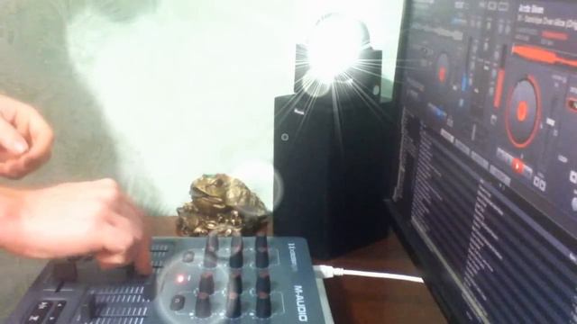 M-AUDIO XSESSION UPLIFTING MINIMIX 2012 BY XENOFLASH