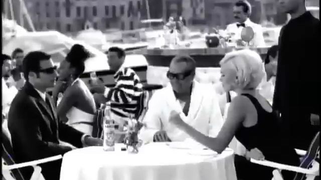 Spot Martini & Rossi Martini Bianco con Charlize Theron (1995) смотреть онлайн