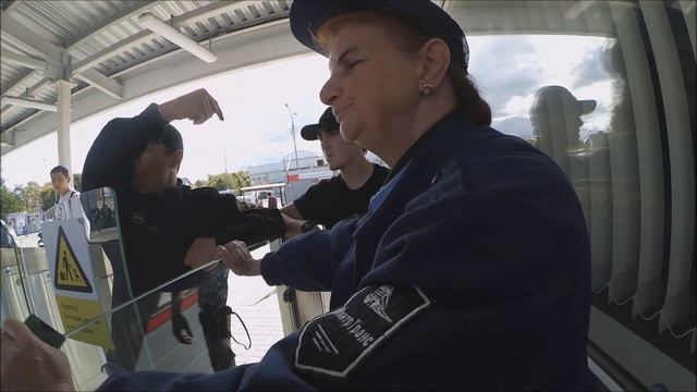 Зеленоград. Крюково. "РЖД" по просьбе "МТППК" сделало переход через железную дорогу платным. смотреть онлайн