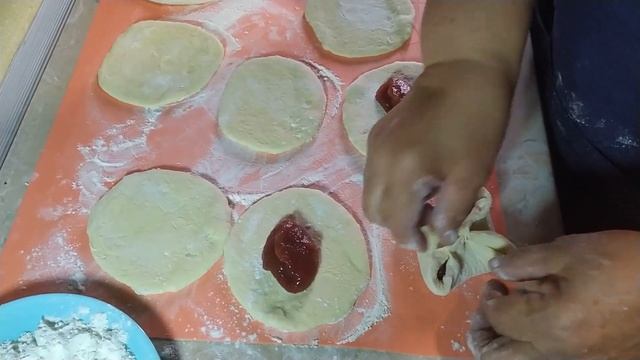 Шафраны с повидлом. Быстрая и вкусная выпечка к чаю. смотреть онлайн