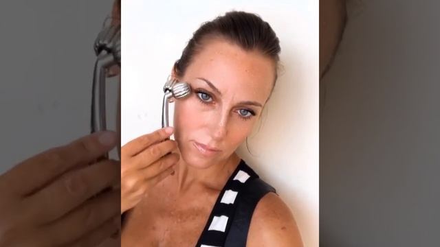 Роликовый Массажер WellDerma??