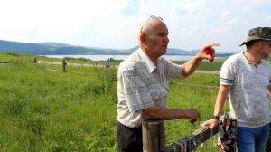 Хакасские шаманы совершают обряды у изваяния Небесной Каменной Девы- Тигер-Тас Обаа
