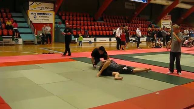 Jonas Troest Vs. Mikkel Hennings смотреть онлайн