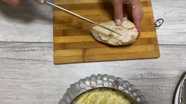 САЛАТ "КОРОЛЕВСКИЙ" На праздник #какприготовить #салат #менюнановыйгод2022 смотреть онлайн