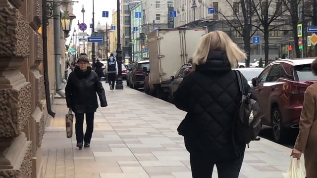 Выгуливаем осенние образы Стрит стайл Петербурга на Петроградской Что надето Fashion Walking Style смотреть онлайн
