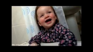 Приколы с детьми.Заразительный детский смех!!!.mp4