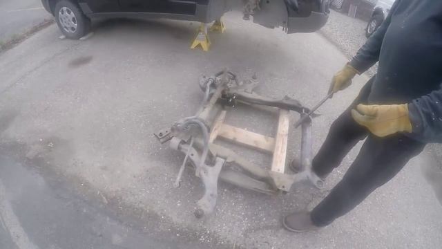 Saturn Vue 2003 VT25E Transmission Removal Part 4 смотреть онлайн