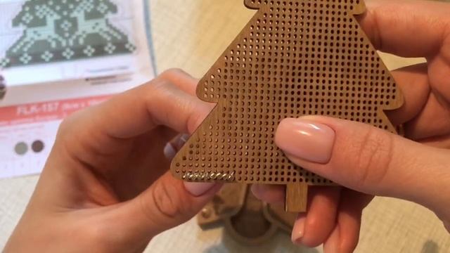 Новогодние игрушки от Волшебной страны/Обзоры наборов/Как я закрепляю нить/Оформление игрушек смотреть онлайн