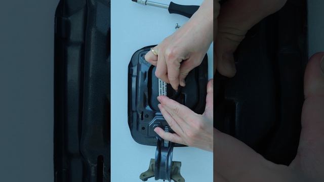 Установка держателя крышки бензобака на Subaru Tribeca рестайлинг #subaru #forester #outback #wrx смотреть онлайн