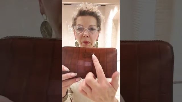 Кошельки и сумки итальянского производства из натуральной кожи вакетта от фабрики GIANNI CONTI ?? смотреть онлайн