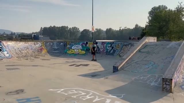 In a bowl at the Lake country skate Park in Lake country BC смотреть онлайн