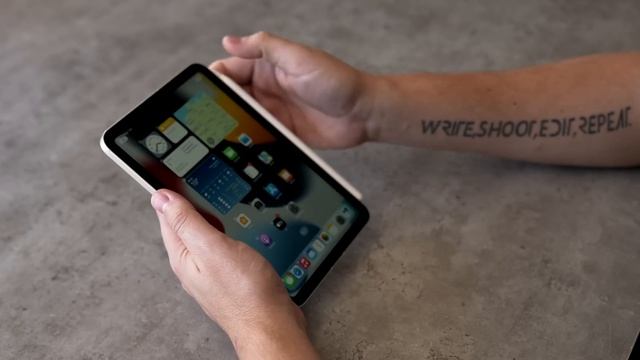 iPad mini 6: Unboxing & Größenvergleich! смотреть онлайн