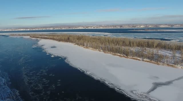 Рыбалка вдоль ледяного заберега. Александровский затон. Рыбалка в Самарской области. смотреть онлайн