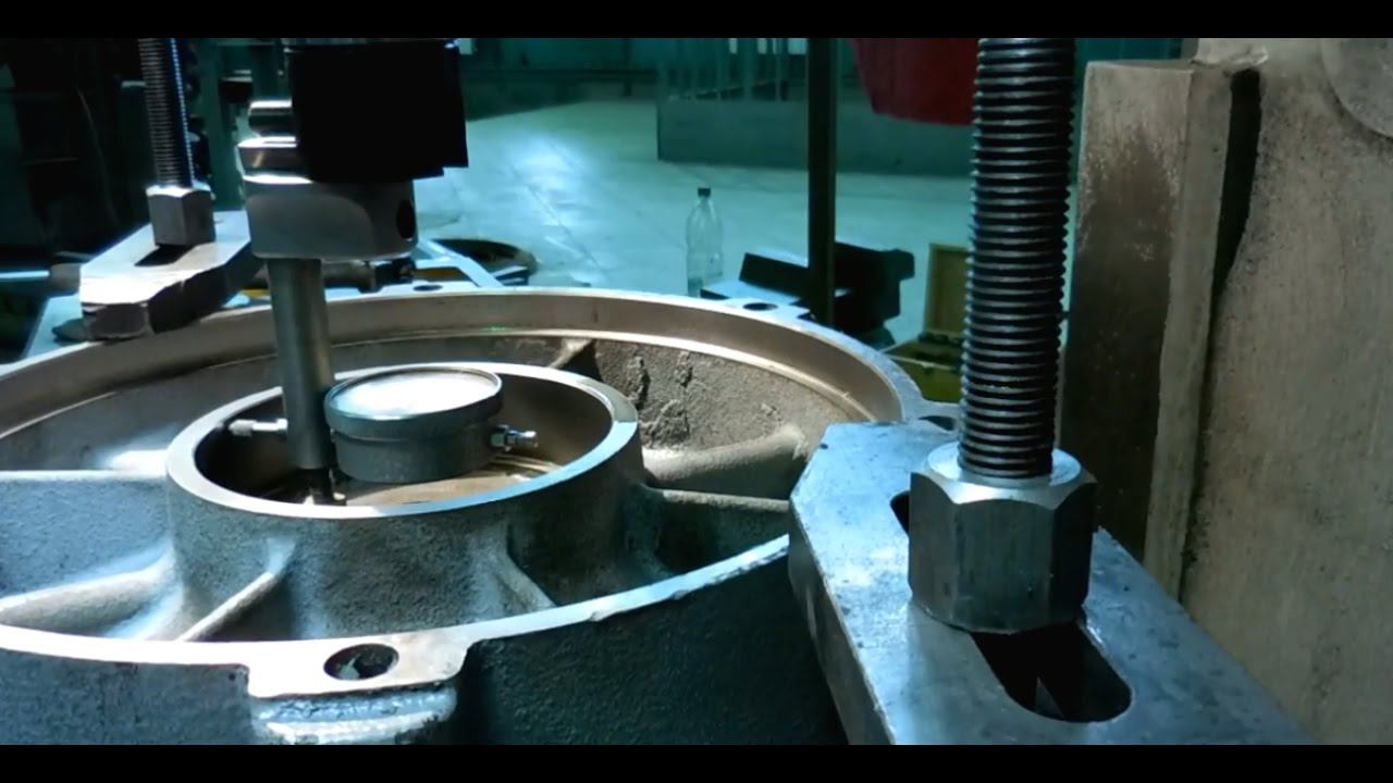 Как СКОЛХОЗИТЬ центроискатель. Работа расточной головки смотреть онлайн