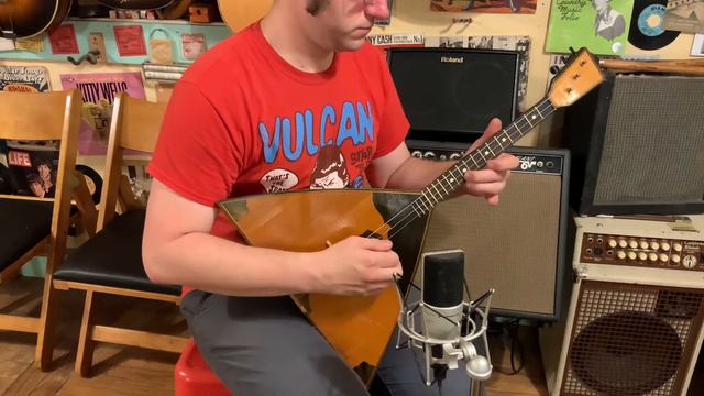 1970s Russian-made fancier 3-string balalaika смотреть онлайн