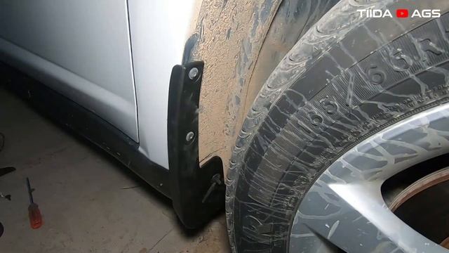 Como instalar las loderas al nissan tiida смотреть онлайн