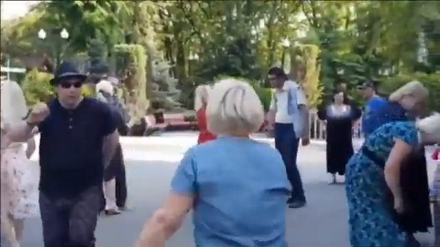 РОЗА ЯРКО РАСЦВЕЛА 🌹💐РАСЦВЕЛА смотреть онлайн