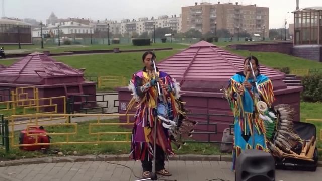 Давно не получал такого кайфа от музыки - индейцы в Москве! смотреть онлайн