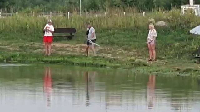 Поимка крупного карпа на малом водоёме смотреть онлайн