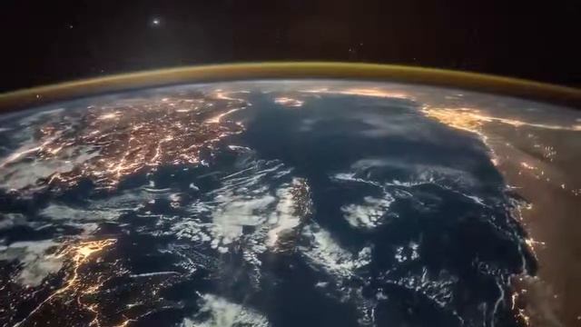 Потрясающий восход солнца заснят с МКС смотреть онлайн
