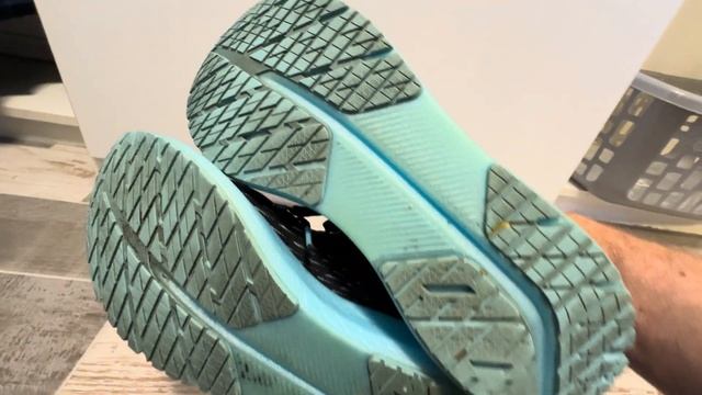 Brooks Mens Hyperion Tempo Running Shoes - Black / Iced Aqua смотреть онлайн