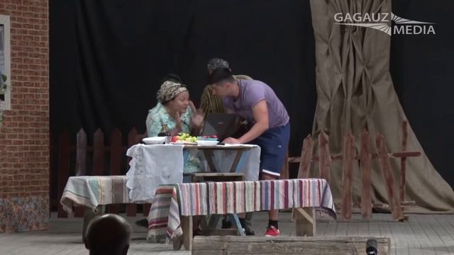 Отрывок из спектакля   Один мужик на все село