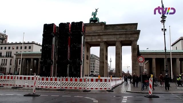 Автобусы для спасения от пуль установили в Берлине смотреть онлайн