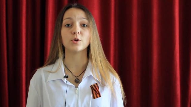Юлия Друнина «На носилках около сарая» смотреть онлайн