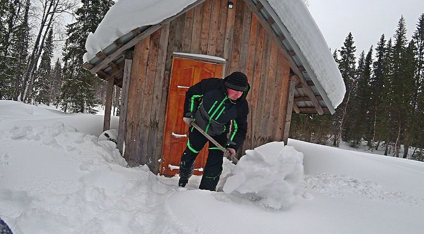 Один в тайге! Избу завалило снегом! Пробираюсь на хариусовую рыбалку! смотреть онлайн