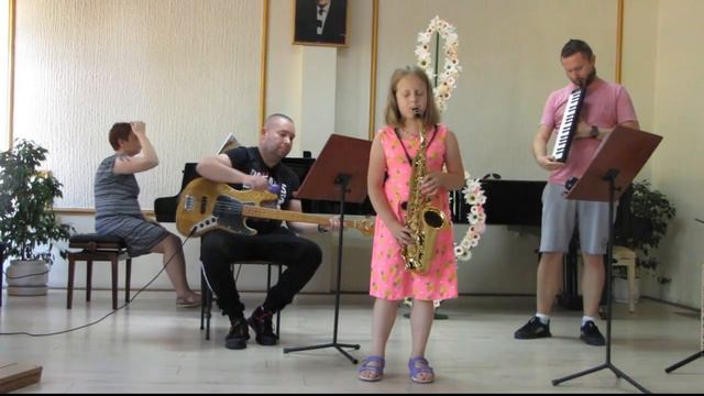 The Pink Panther Theme - Henry Mancini (Vasic family cover) - Saxophone,Piano,Guitar,Melodica смотреть онлайн