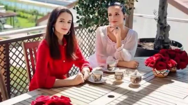 Посмотрите, как Выглядит 18 летняя Дочь Певицы Славы! Мамина копия! смотреть онлайн