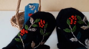 Варежки с зимней вышивкой.