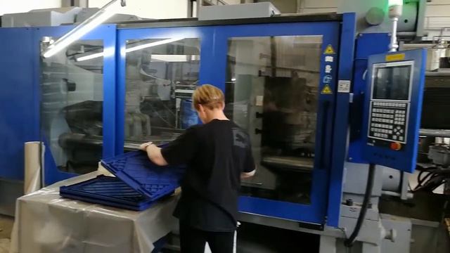 TEDERIC D800i7500 Injection Molding Machine Produces Storage Box Cover In Russia 2017-6