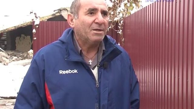 В Крымске начали сносить незаконно построенные здания. смотреть онлайн