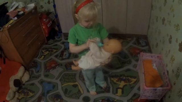 Кукла Беби бон. Лера и Слава играют с Beby born смотреть онлайн