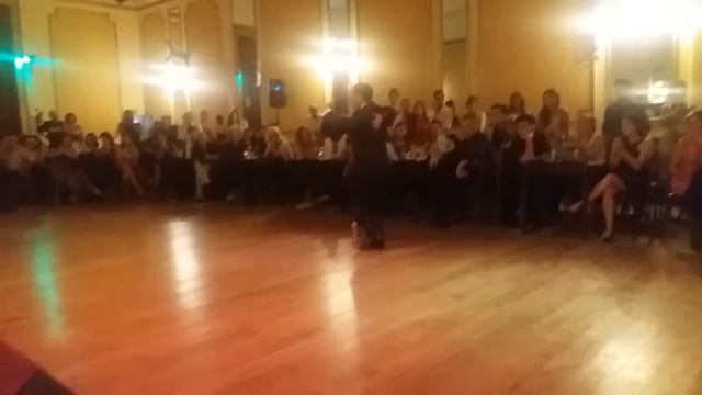 Jonathan Spitel y Betsabet Flores en la Milonga Itinerante - Dichas que viví смотреть онлайн
