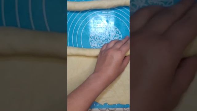 Пироги с кабачками и маслинами