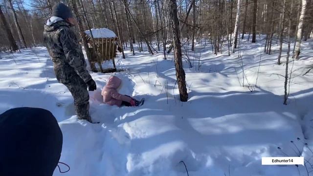 Проверка кормушек и рыбалка с детьми смотреть онлайн