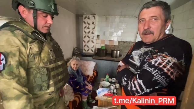 Мы продолжаем развозить гуманитарную помощь для мирного населения. смотреть онлайн