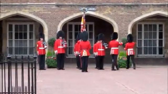 Смена караула: из дворца Сент-Джеймс в Букингемский дворец смотреть онлайн