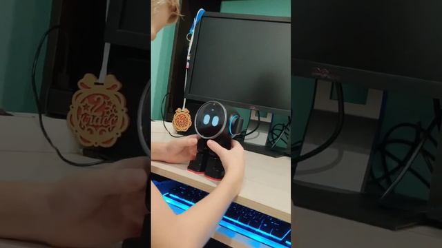 Умный робот Ракс (Rux) смотреть онлайн