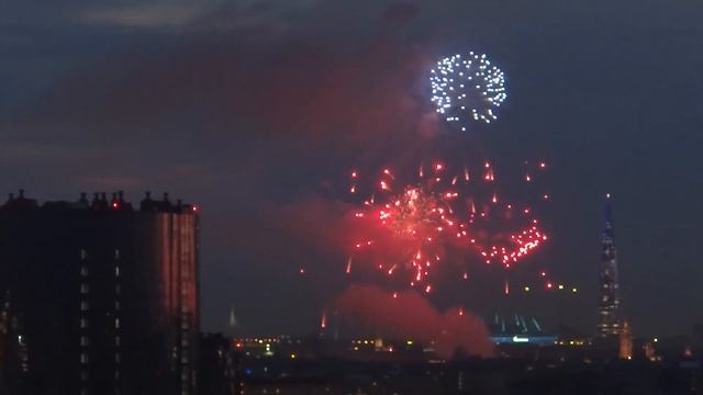 Салют прогремел в День Военно-Морского Флота в Санкт-Петербурге, 2023 смотреть онлайн